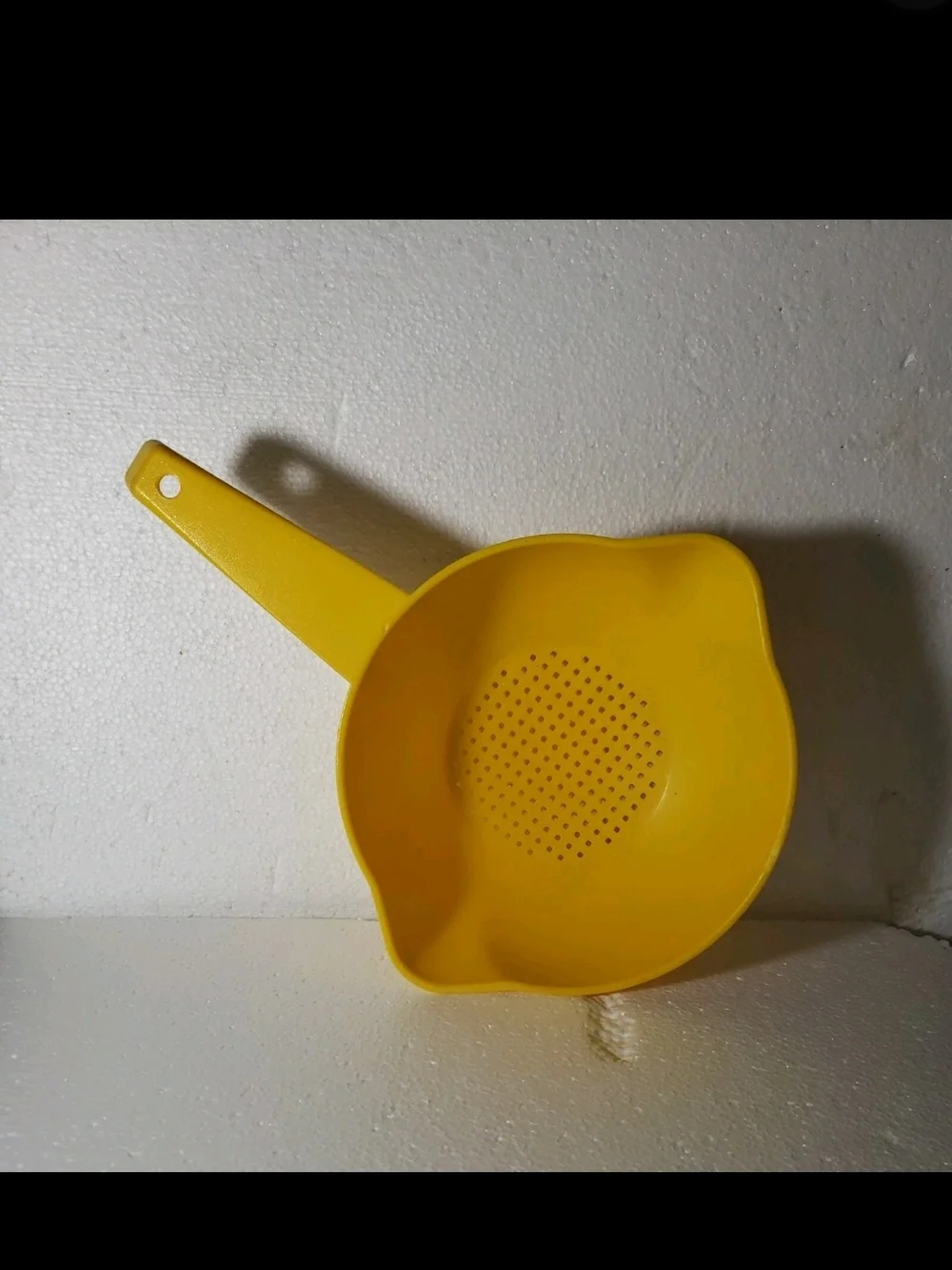 Vtg Tupperware Bright Yellow Plastic Hand Strainer with Pour Spouts
